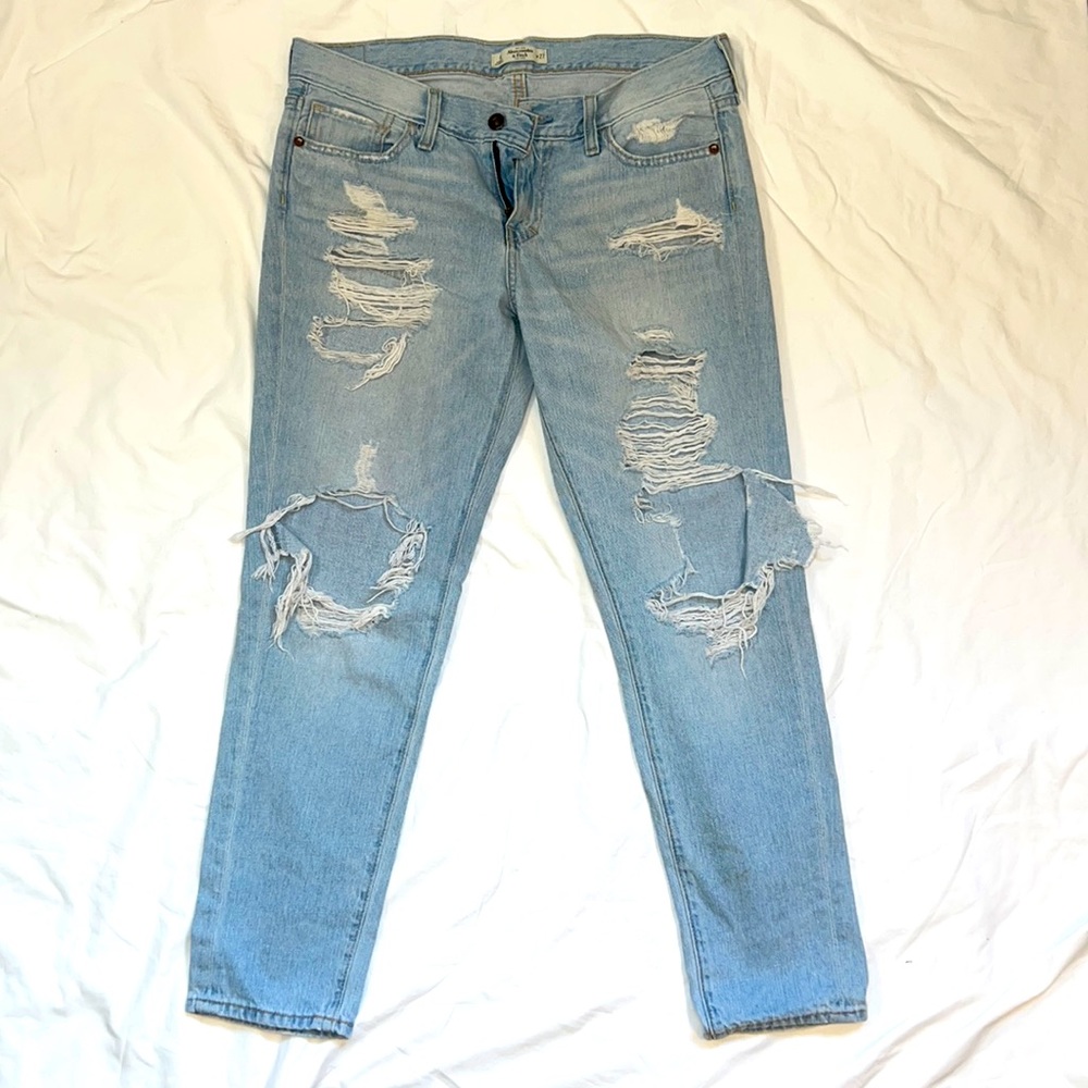 Ripped Abercrombie and Fitch Jeans Women’s Light Wash